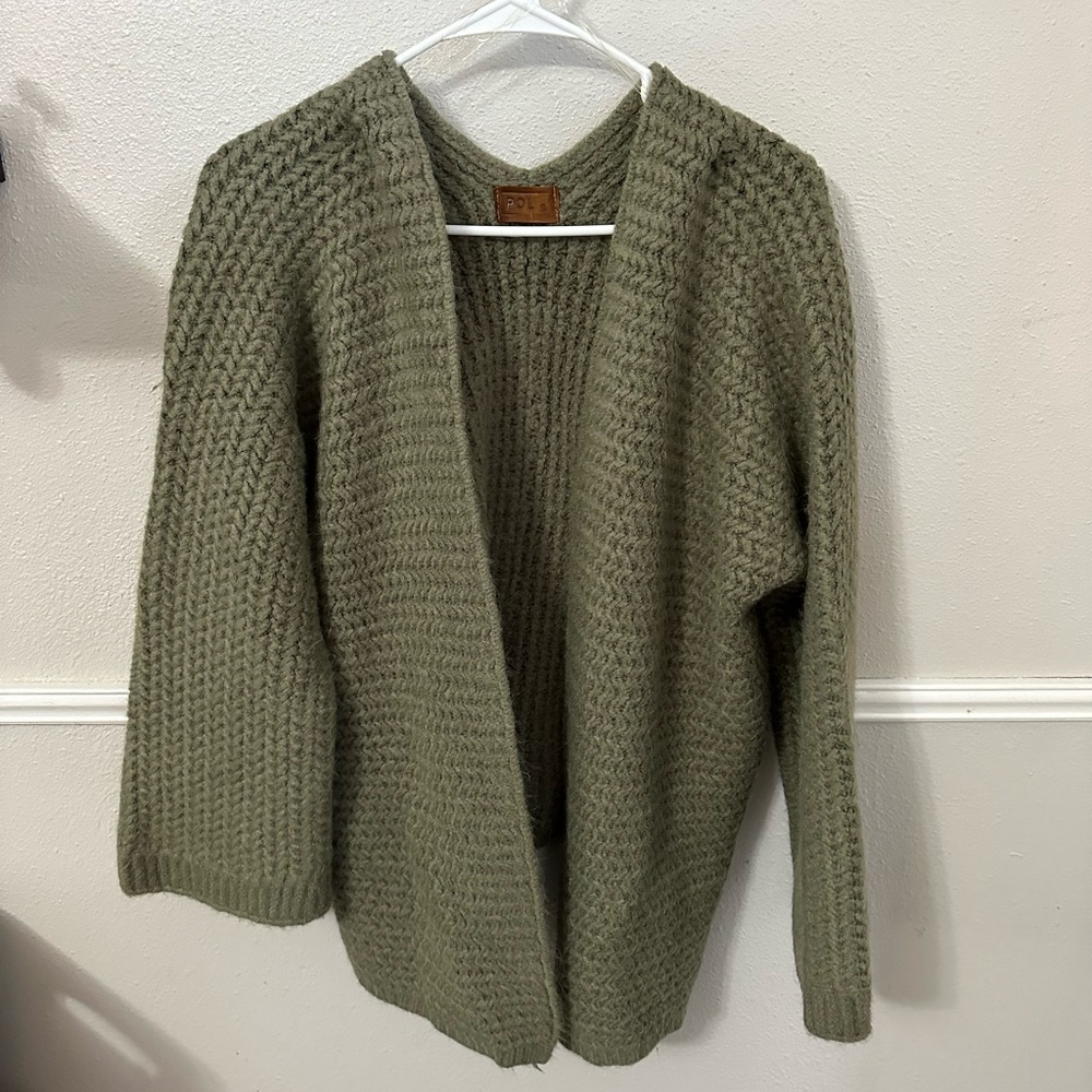 Super cute knitted pol cardigan
